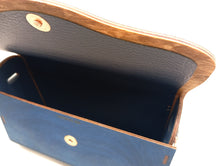 Carica l'immagine nel visualizzatore di Gallery, Chiara - radica blu